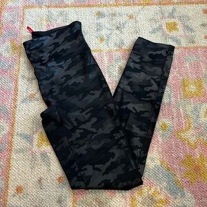 Spanx Faux Leather Leggings Matte Black Camo Size S